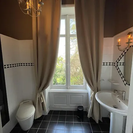 Contemporaine - Chateau Maranne Bed & Breakfast Parthenay